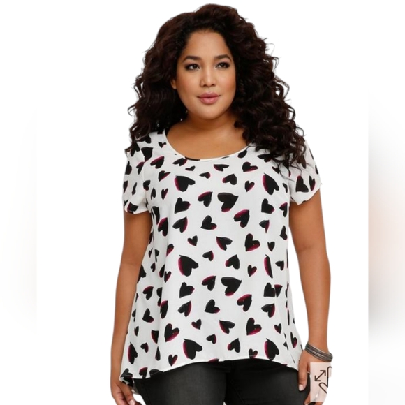 Torrid Jagged Hearts Print Georgette Hi-Lo Blouse Size 2 - Picture 8 of 10